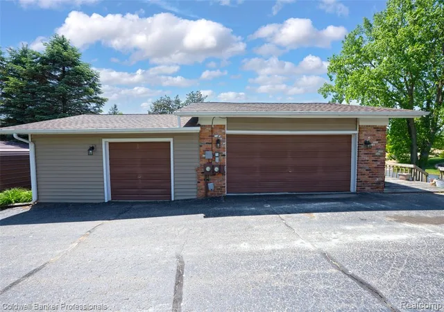 Homes for sale in Oxford, MI | 1844 Harwood Dr, Oxford, MI 48371 | MLS# 60997558