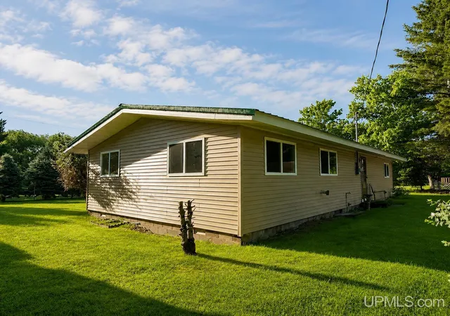Photo 3 of Single family home for sale at 106 Hemlock St, Trout Creek, MI 49967 | MLS# 50210784 | Listing updated on 2026-08-18