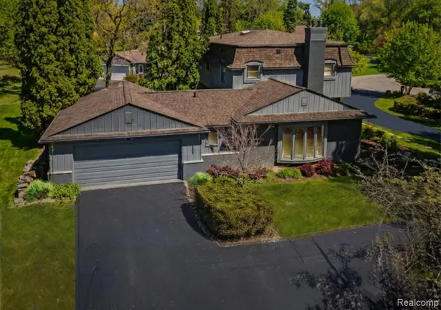 Photo 2 of Single family home for sale at 25080 Glynholm Ct, Bloomfield Hills, MI 48301 | MLS# 61014602 | Listing updated on 2026-07-25