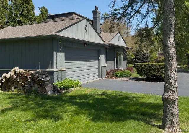 Photo 4 of Single family home for sale at 25080 Glynholm Ct, Bloomfield Hills, MI 48301 | MLS# 61014602 | Listing updated on 2026-07-25