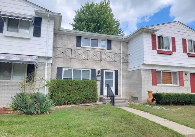 Photo 2 of Condo for sale at 129 Parnacott Dr, Mount Clemens, MI 48043 | MLS# 50220024 | Listing updated on 2026-09-01