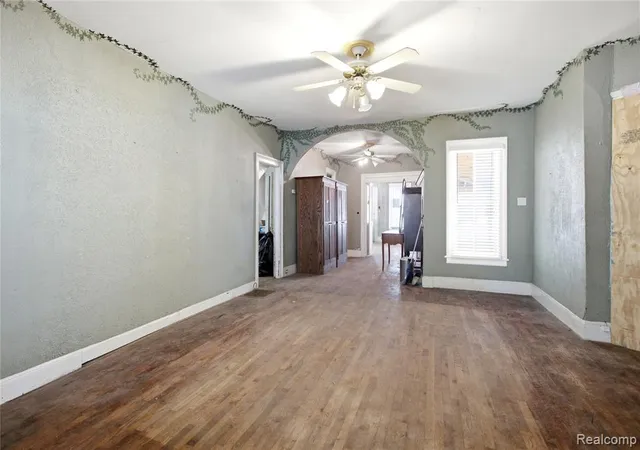 2nd image of 201 W Liberty St, South Lyon, MI 48178 1338 | MLS# 61023392