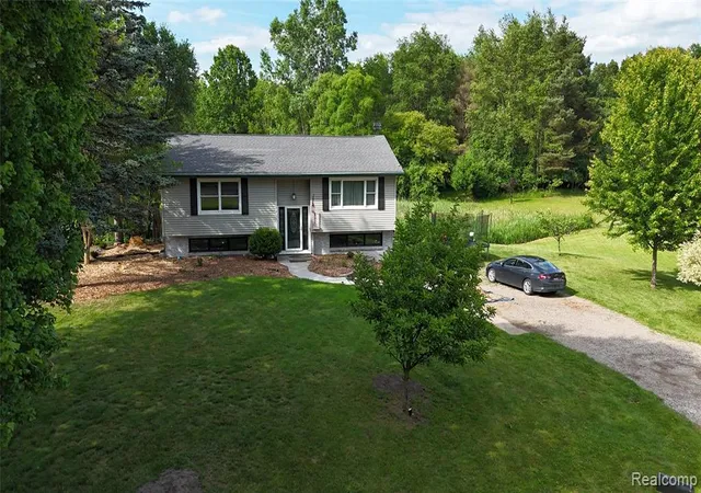 Photo 2 of Single family home for sale at 7915 Hillcrest Dr, Laingsburg, MI 48848 9756 | MLS# 61006678 | Listing updated on 2026-09-01