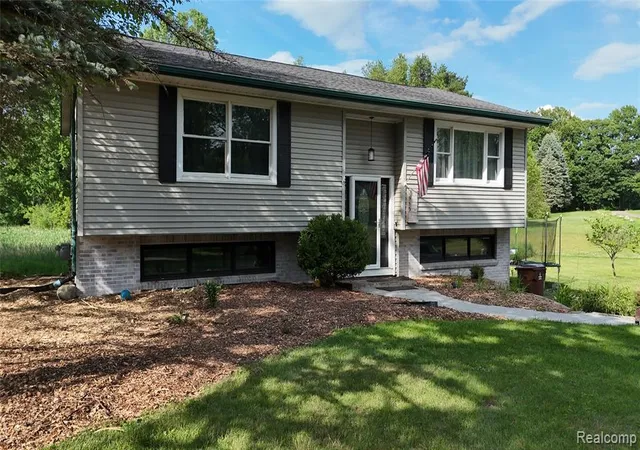 Photo 3 of Single family home for sale at 7915 Hillcrest Dr, Laingsburg, MI 48848 9756 | MLS# 61006678 | Listing updated on 2026-09-01