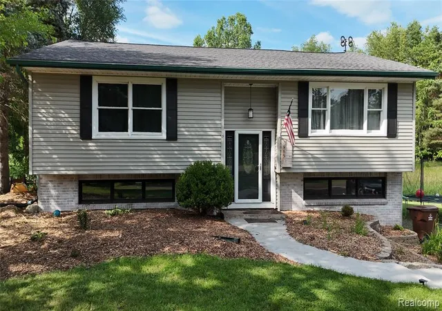 Photo 4 of Single family home for sale at 7915 Hillcrest Dr, Laingsburg, MI 48848 9756 | MLS# 61006678 | Listing updated on 2026-09-01
