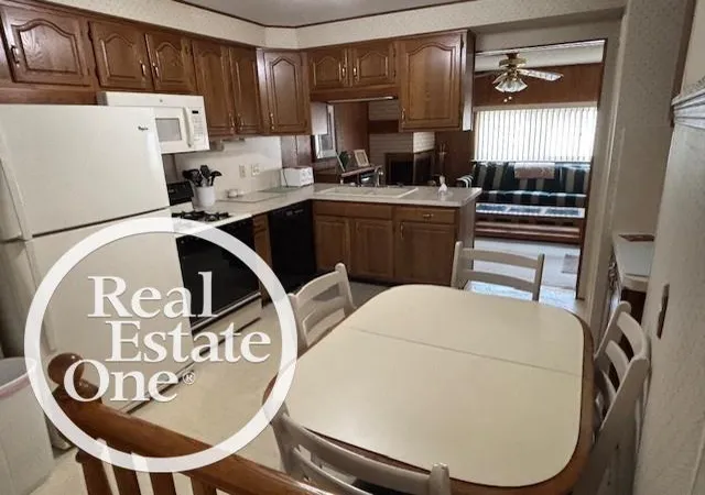 5th image of 22943 Masonic Blvd, Saint Clair Shores, MI 48082 | MLS# 50202533