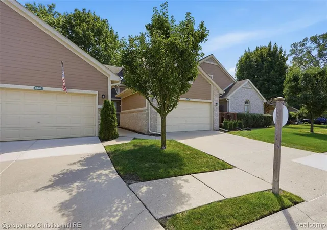 Photo 3 of Condo for sale at 9360 Eastwind Dr #13, Livonia, MI 48150 4524 | MLS# 61024770 | Listing updated on 2026-09-11