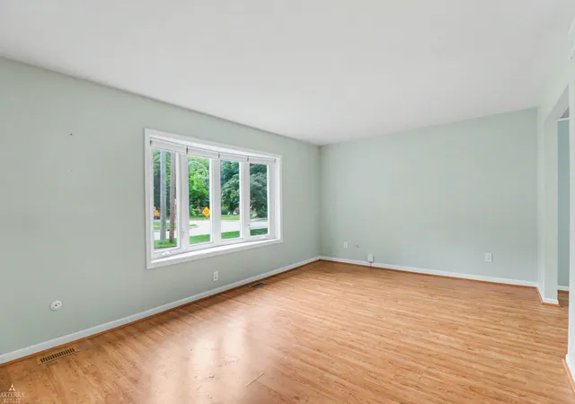 3rd image of 23425 Barfield St, Farmington Hills, MI 48336 | MLS# 50213024