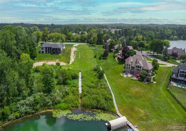 1st image of 4172 Northshore Dr, Fenton, MI 48430 | MLS# 61007628