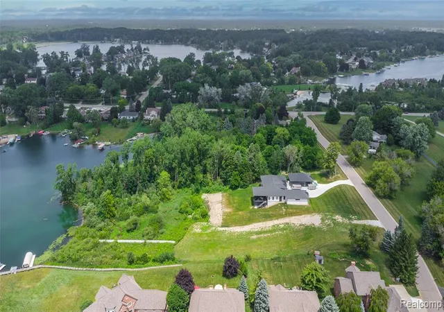 5th image of 4172 Northshore Dr, Fenton, MI 48430 | MLS# 61007628