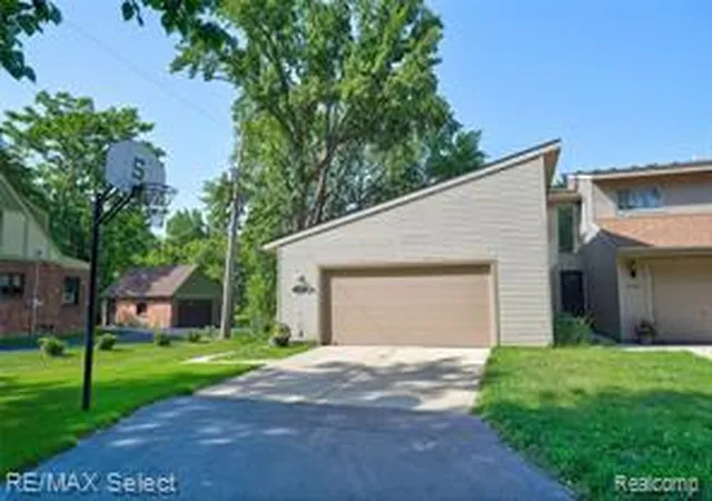 Homes for sale in Flushing, MI | 6605 Flushing Rd, Flushing, MI 48433 | MLS# 61009653