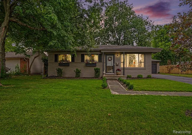 2nd image of 6063 Graper Dr, Waterford, MI 48329 1334 | MLS# 61023173