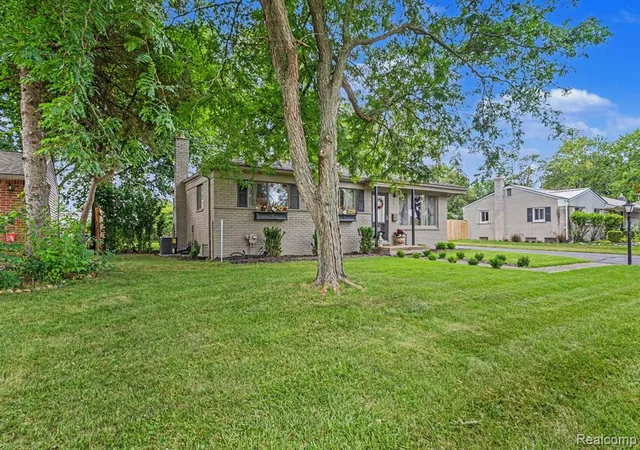 5th image of 6063 Graper Dr, Waterford, MI 48329 1334 | MLS# 61023173