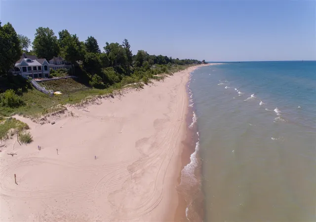 20th image of 661 Meadow Dr, South Haven, MI 49090 | MLS# 70527605