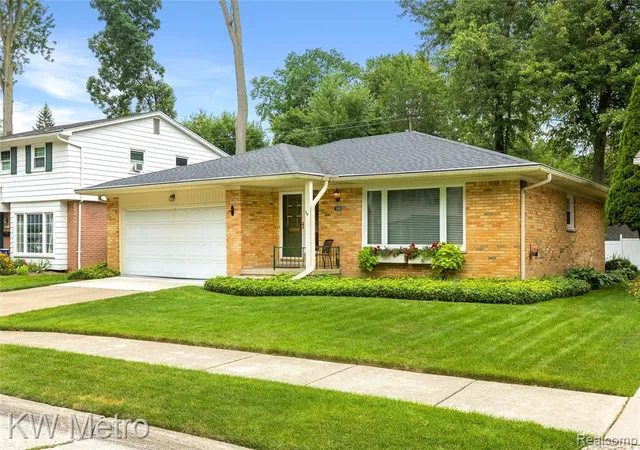 2nd image of 3201 Marion Dr, Royal Oak, MI 48073 | MLS# 61022889