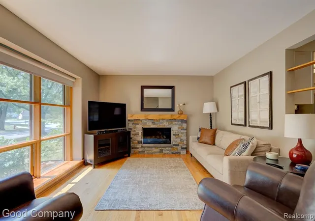 Photo 2 of Sale Pending at 3336 Merrill Ave, Royal Oak, MI 48073 6815 | MLS# 61023905 | Listing updated on 2026-09-12