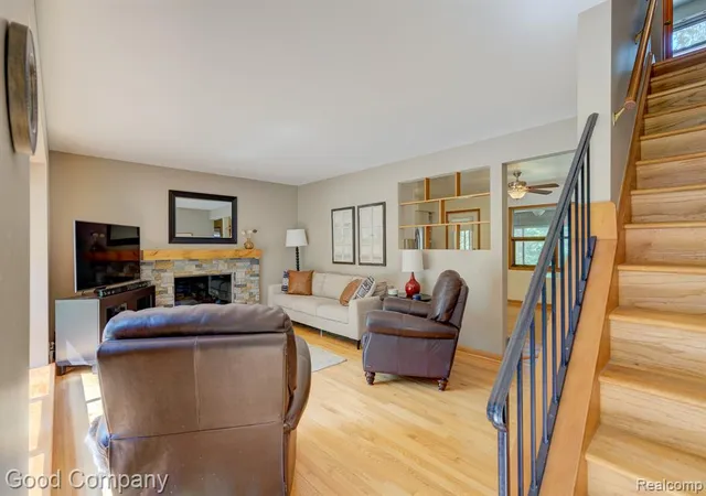 Photo 2 of Sale Pending at 3336 Merrill Ave, Royal Oak, MI 48073 6815 | MLS# 61023905 | Listing updated on 2026-09-12
