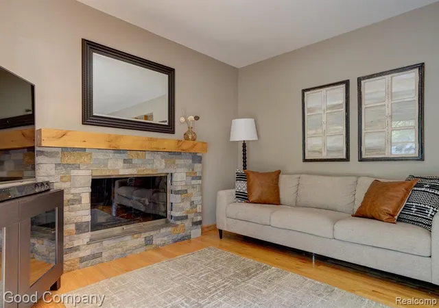 Photo 4 of Sale Pending at 3336 Merrill Ave, Royal Oak, MI 48073 6815 | MLS# 61023905 | Listing updated on 2026-09-12