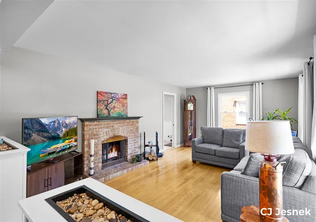 Photo 3 of Sale Pending at 1929 Lotus Ave, Grand Rapids, MI 49506 | MLS# 70545856 | Listing updated on 2026-08-29