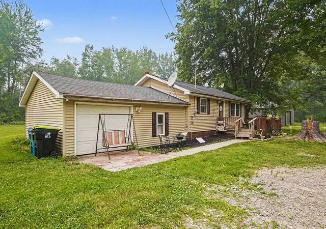 Photo 3 of Single family home for sale at 3620 Klender Rd, Rhodes, MI 48652 | MLS# 50215348 | Listing updated on 2026-08-07
