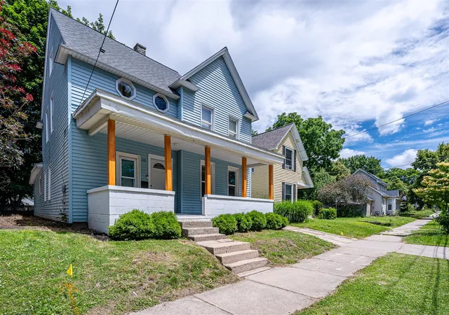 Homes for sale in Grand Rapids, MI | 23 Palmer St, Grand Rapids, MI 49505 | MLS# 70541175