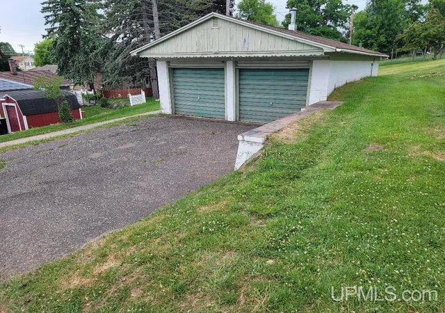 Homes for sale in Iron Mountain, MI | 401 W Brown St, Iron Mountain, MI 49801 | MLS# 50210935