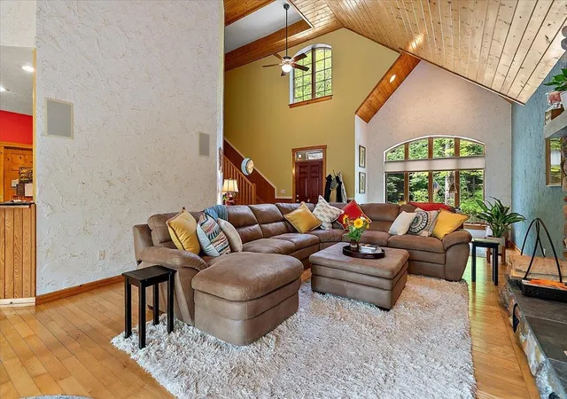 Homes for sale in Lake Leelanau, MI | 407 N Twin Pines Dr, Lake Leelanau, MI 49653 | MLS# 80069898