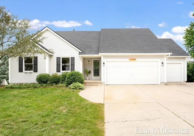 Homes for sale in Rockford, MI | 1385 Shaw Ct, Rockford, MI 49341 | MLS# 70544282