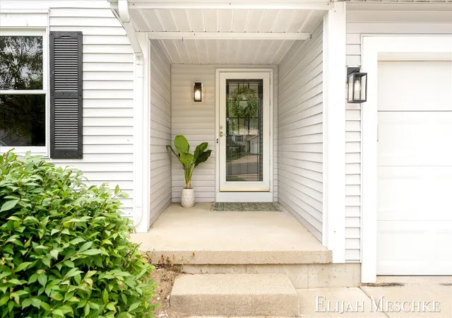 Homes for sale in Rockford, MI | 1385 Shaw Ct, Rockford, MI 49341 | MLS# 70544282