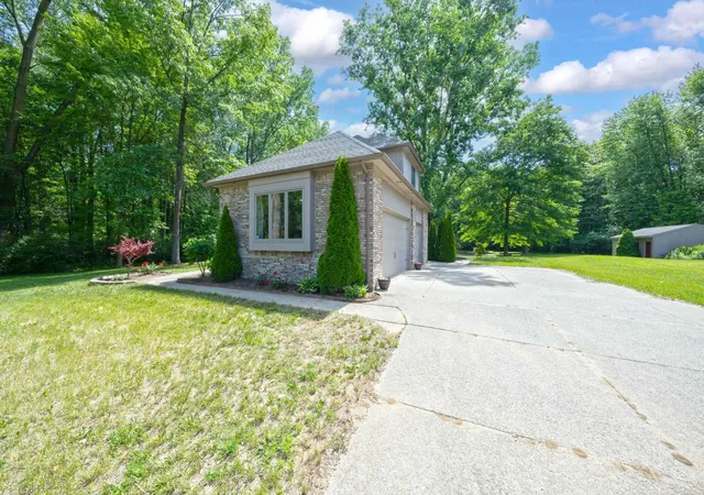 Homes for sale in Algonac, MI | 9145 Folkert Rd, Algonac, MI 48001 | MLS# 50212972
