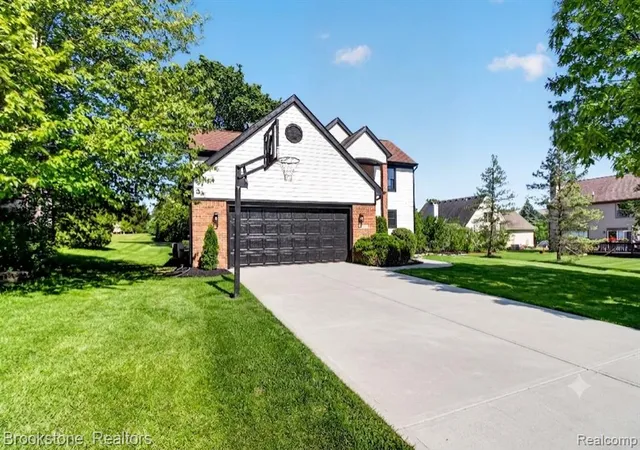 Photo 3 of Sale Pending at 3901 Highlander Way, Ann Arbor, MI 48108 | MLS# 61021907 | Listing updated on 2026-08-31