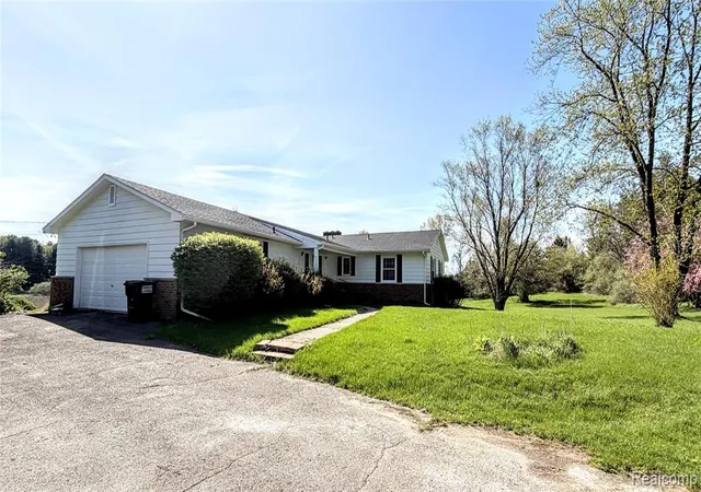 Homes for sale in Pinckney, MI | 8079 Farley Rd, Pinckney, MI 48169 | MLS# 60989363
