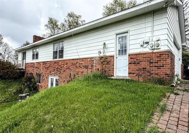 Homes for sale in Pinckney, MI | 8079 Farley Rd, Pinckney, MI 48169 | MLS# 60989363