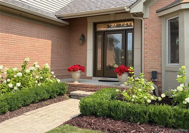 3rd image of 47130 Burning Tree Ln, Macomb, MI 48044 | MLS# 61019816
