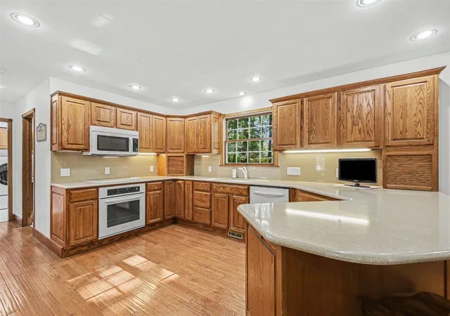 5th image of 13784 Hofma Dr, Grand Haven, MI 49417 | MLS# 70535611