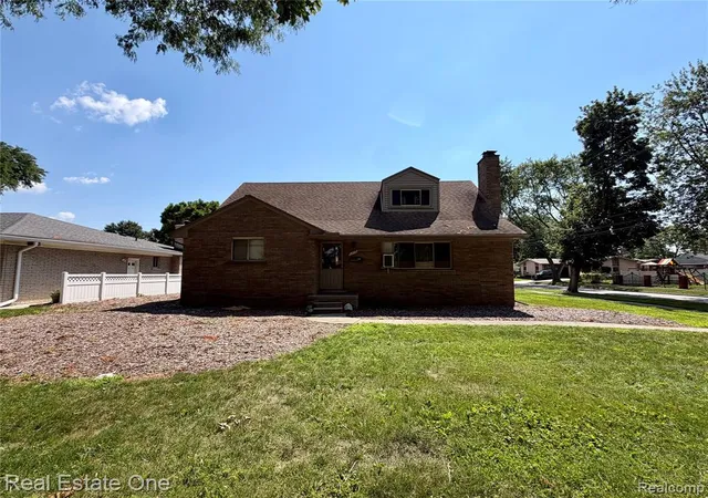 Homes for sale in Dearborn Heights, MI | 1712 N Evangeline St, Dearborn Heights, MI 48127 | MLS# 61010977