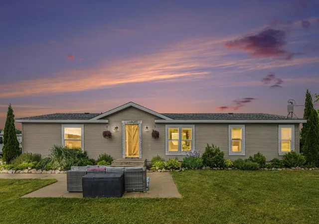 Homes for sale in Charlevoix, MI | 14625 Springwood Rd, Charlevoix, MI 49720 | MLS# 80070478