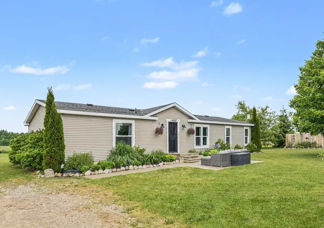 Homes for sale in Charlevoix, MI | 14625 Springwood Rd, Charlevoix, MI 49720 | MLS# 80070478