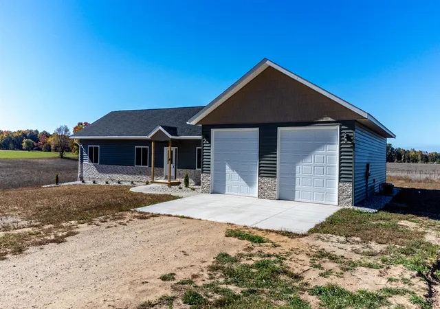 Photo 1 of Single family home for sale at 2509 S 40th Ave, Shelby, MI 49455 | MLS# 70489376 | Listing updated on 2025-12-02