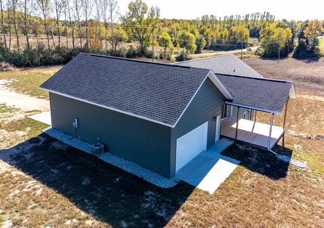 Photo 3 of Single family home for sale at 2509 S 40th Ave, Shelby, MI 49455 | MLS# 70489376 | Listing updated on 2025-12-02
