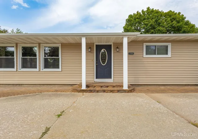 30th image of 1900 30th Ave, Menominee, MI 49858 | MLS# 50219440