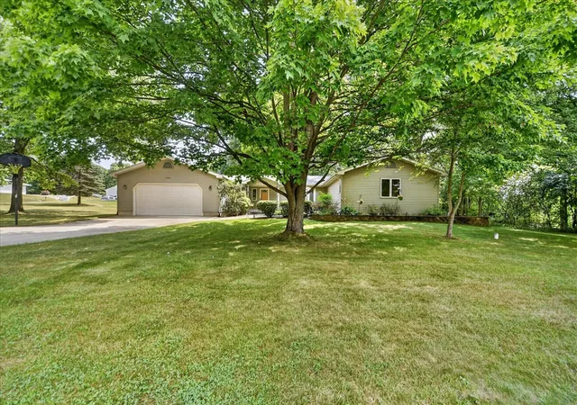 Photo 3 of Single family home for sale at 17334 10 Mile Rd, Battle Creek, MI 49014 | MLS# 70555395 | Listing updated on 2026-08-28