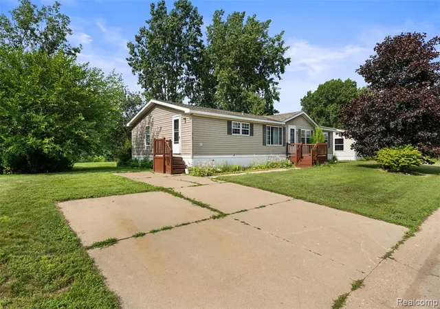 Photo 3 of Manufactured home for sale at 2785 Mulberry Dr, Clarkston, MI 48348 | MLS# 61010553 | Listing updated on 2026-08-10