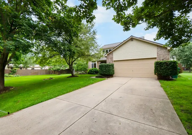 2nd image of 140 Marci Ln, Commerce Township, MI 48382 | MLS# 70552886