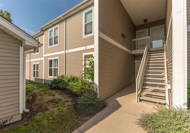 Photo 3 of Condo for sale at 1486 Fox Pointe Cir, Ann Arbor, MI 48108 | MLS# 70555416 | Listing updated on 2026-09-06