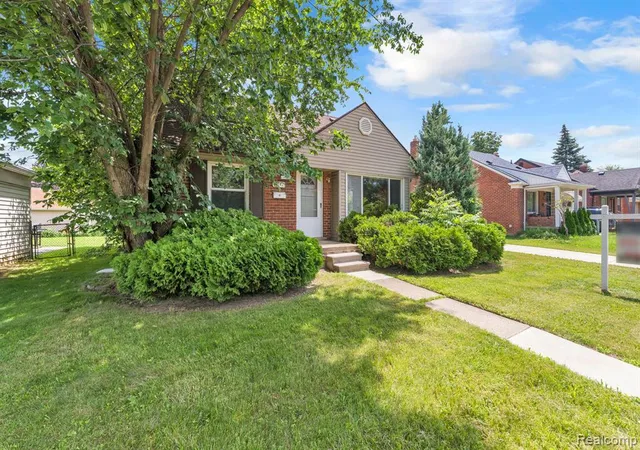 Homes for sale in Allen Park, MI | 7641 Pelham Rd, Allen Park, MI 48101 | MLS# 61007833