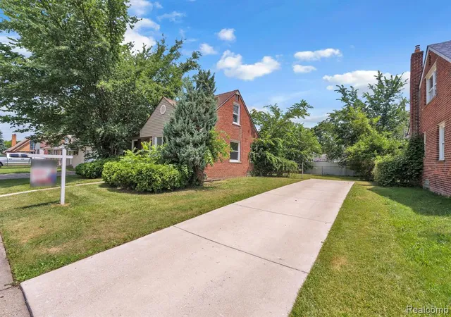 Homes for sale in Allen Park, MI | 7641 Pelham Rd, Allen Park, MI 48101 | MLS# 61007833