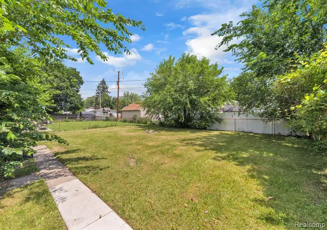 Homes for sale in Allen Park, MI | 7641 Pelham Rd, Allen Park, MI 48101 | MLS# 61007833