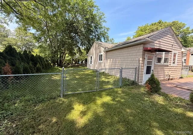 Homes for sale in New Hudson, MI | 29780 Milford Rd, New Hudson, MI 48165 | MLS# 61001049