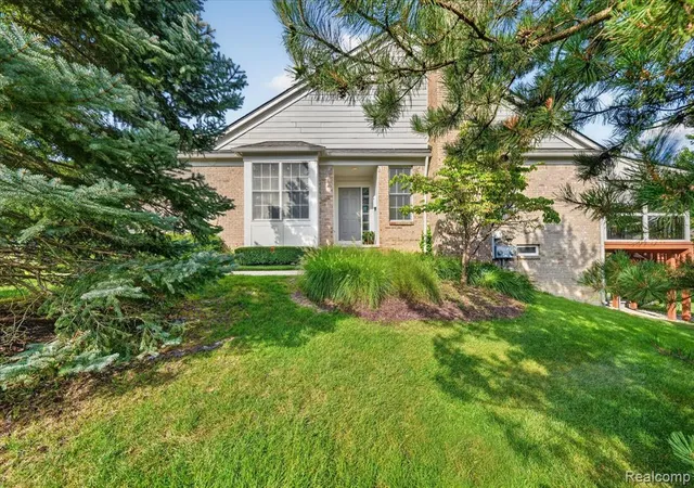 Photo 4 of Sale Pending at 16590 Cottonwood Ct, Northville, MI 48168 4425 | MLS# 61024471 | Listing updated on 2026-09-18